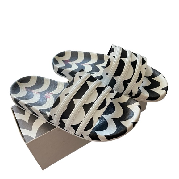 Adidas Women’s Marimekko Adilette Slides Wave Print Black and White - Picture 6 of 16